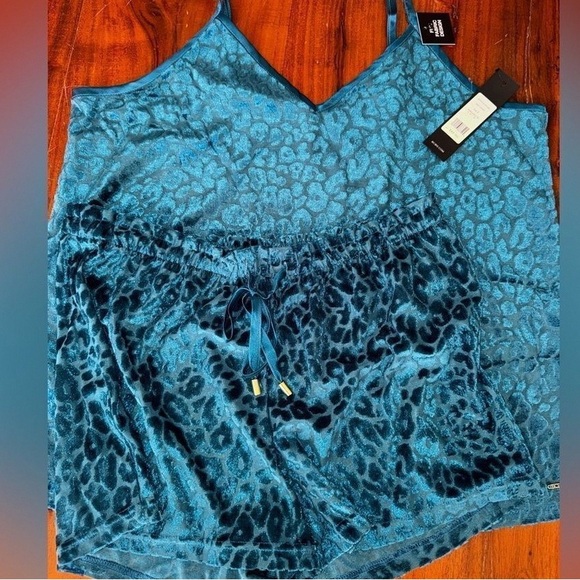 BCBGMaxAzria Other - BCBGMaxAzria Blue Leopard Print Sleepwear Set